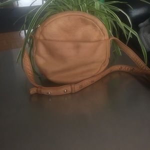 Baggu/ Leather/ Circle/ Crossbody/